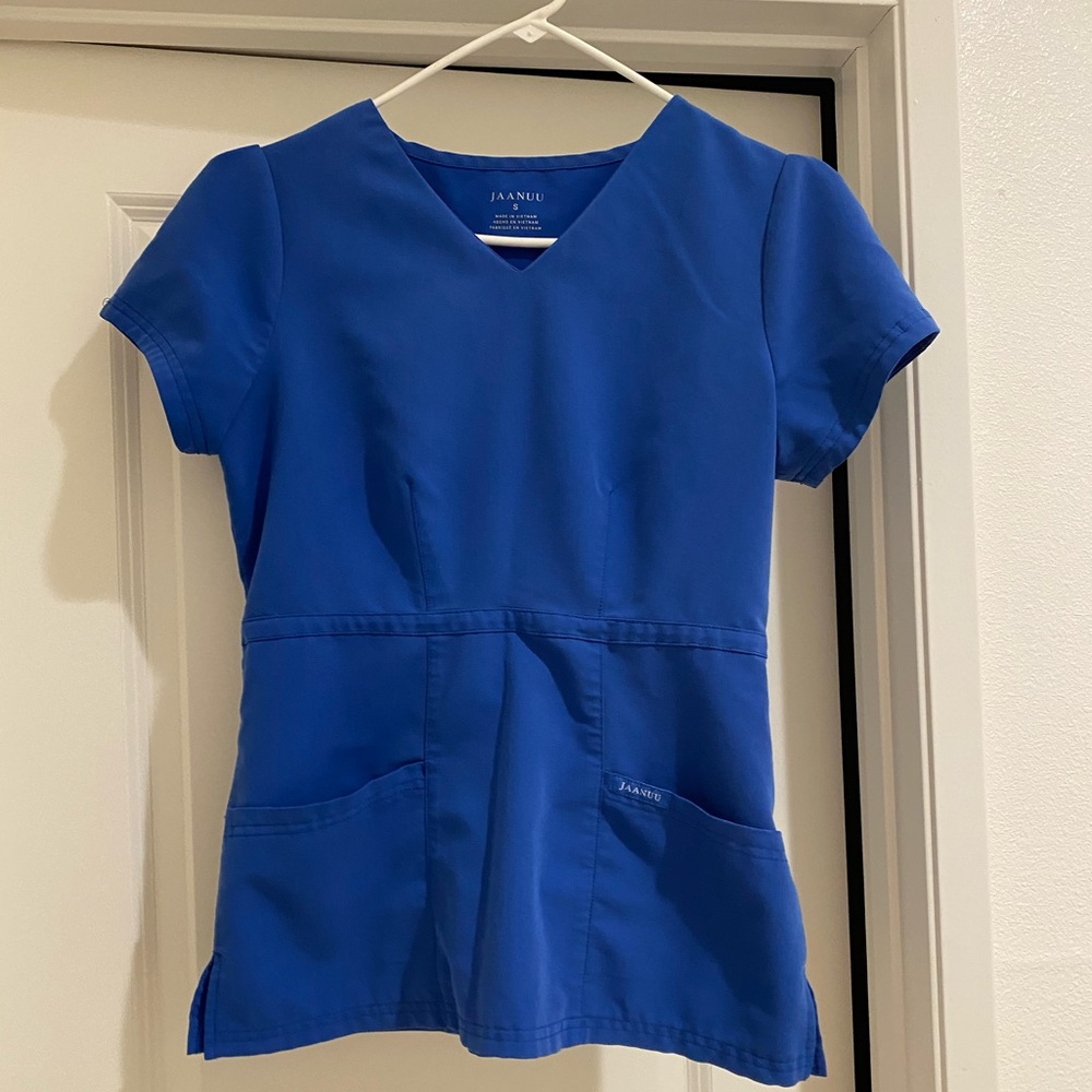 Jaanuu scrub set